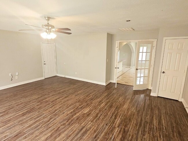 Building Photo - 9526 Golden Wood Ln