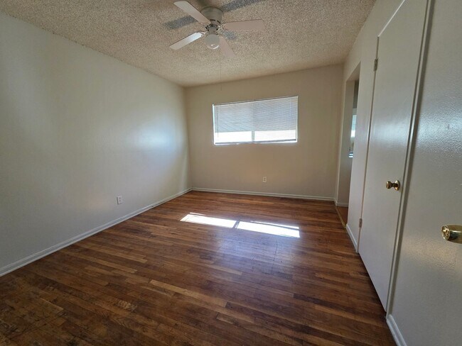 Building Photo - Newly available