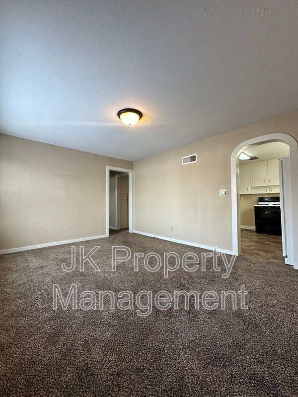 Building Photo - 1012 7th Ave S