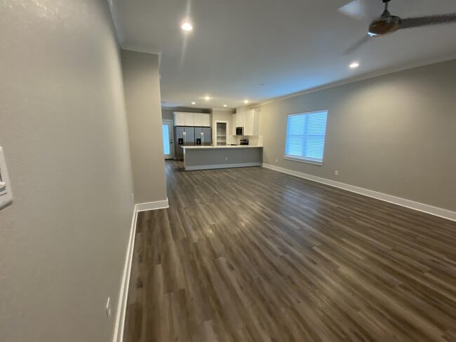 Building Photo - 400 Highlands St