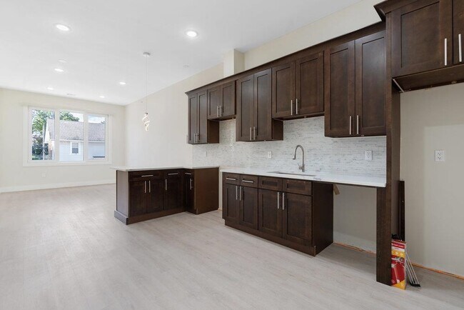 Building Photo - 527 Union Ave