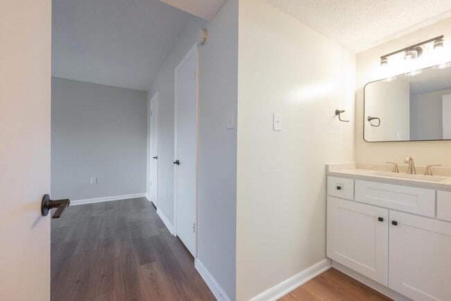 Building Photo - 1509 Regency Woods Rd