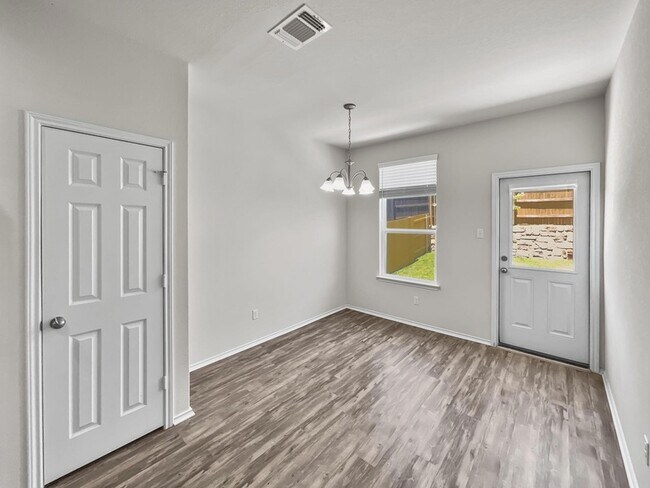 Building Photo - 595 Eves Necklace Dr.