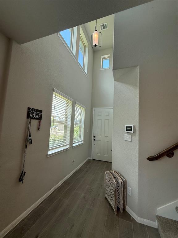 Building Photo - 5621 Hyde Park Dr