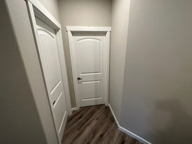 Building Photo - 553
