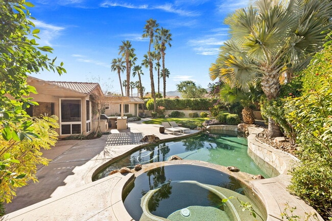 Building Photo - 49105 Casa Del Rio