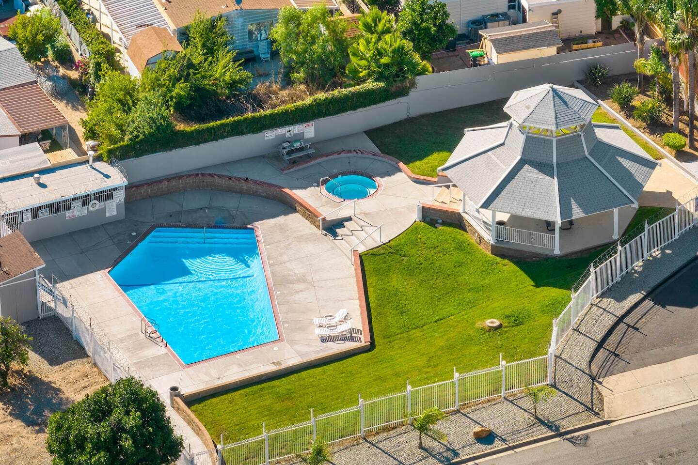 Building Photo - 24940 Butterchurn Rd