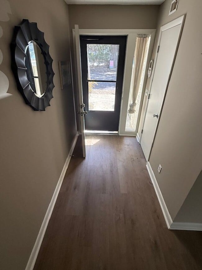 Building Photo - 2 Bedroom / 2 Bathroom @ Surf Court