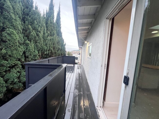 Building Photo - EBN T 14723