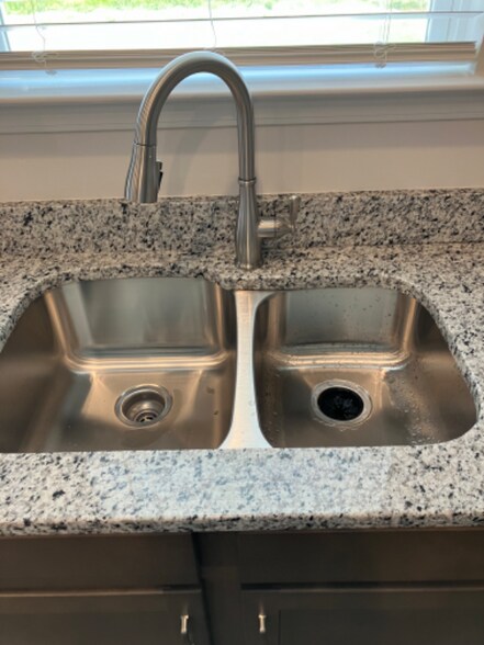 Building Photo - 209 Addison Dr