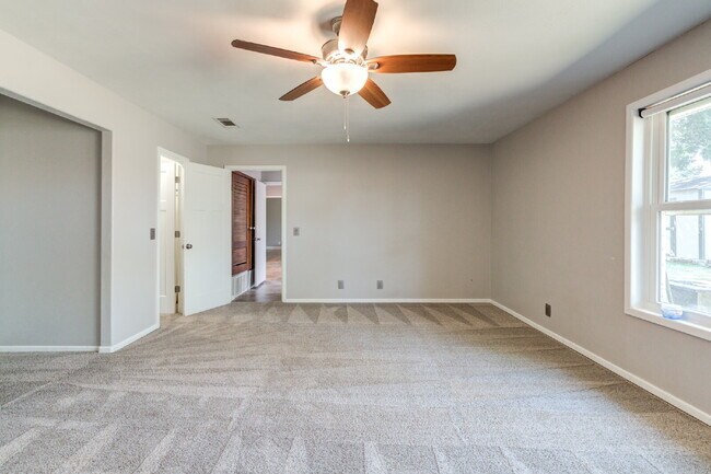 Building Photo - Renovated Three-Bedroom home in Central Lu...