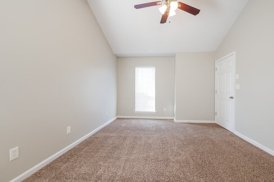 Building Photo - 172 Regency Park Dr