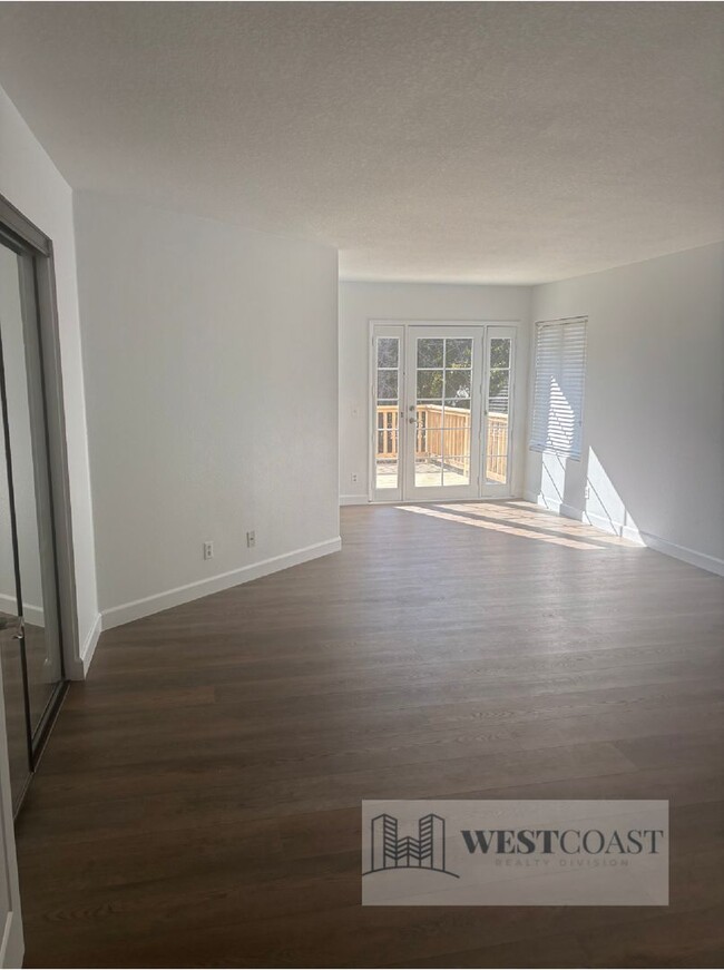 Building Photo - Charming Two-Story Home in Oceanside's Nor...