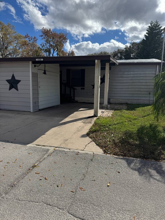 Building Photo - 638 N Edgewater Dr