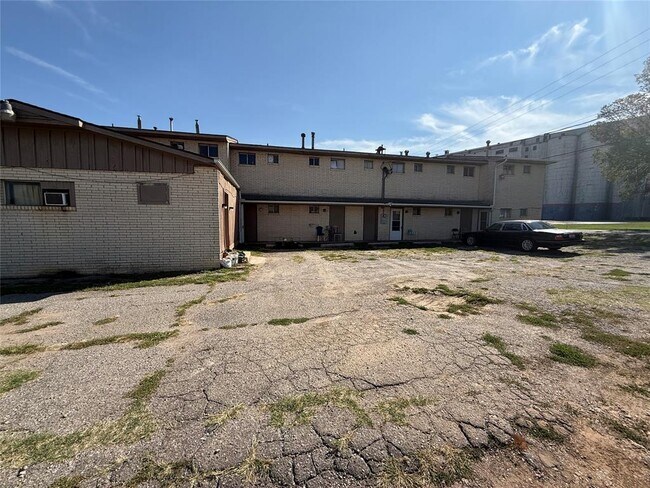 Building Photo - 1020 S Rock Island Ave