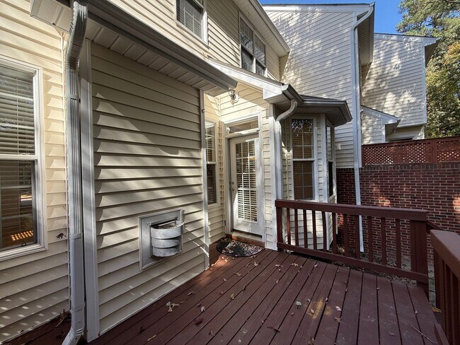 Building Photo - Gorgeous 3BD, 2.5BA Raleigh Townhome in a Prime Location Near Triangle Town Center, Poyner Place,...