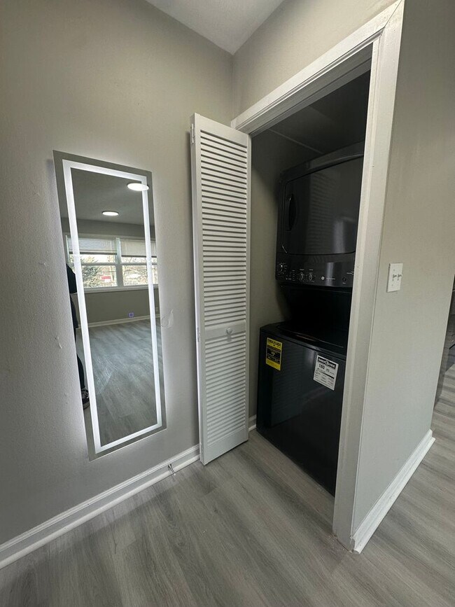 Building Photo - Live in Style at Bellagio East Living I: Convenient and Vibrant Community in Indianapolis