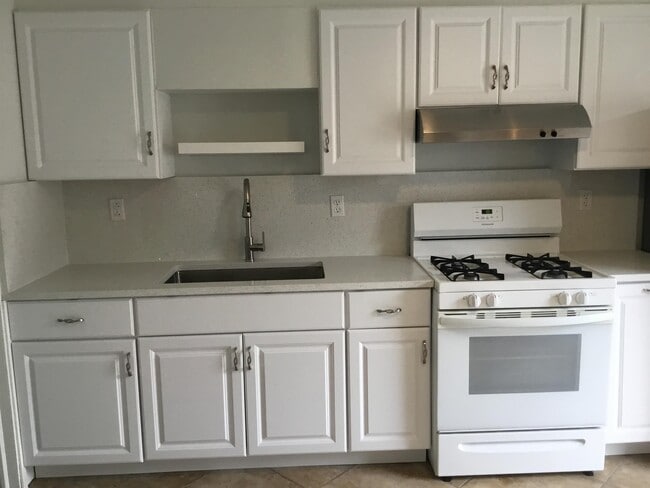 Building Photo - 90 Union Ave