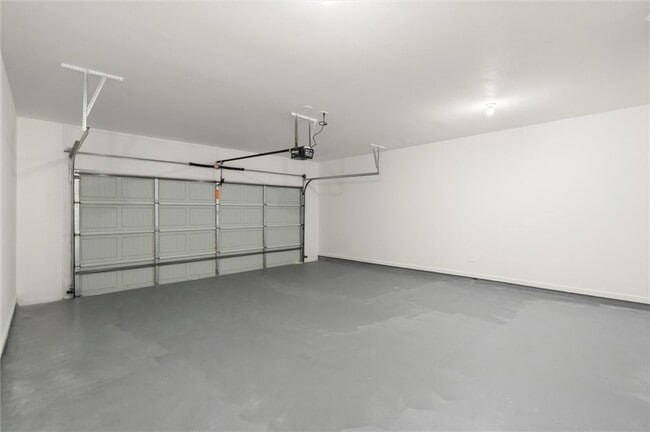 Building Photo - 265 Parc Dr