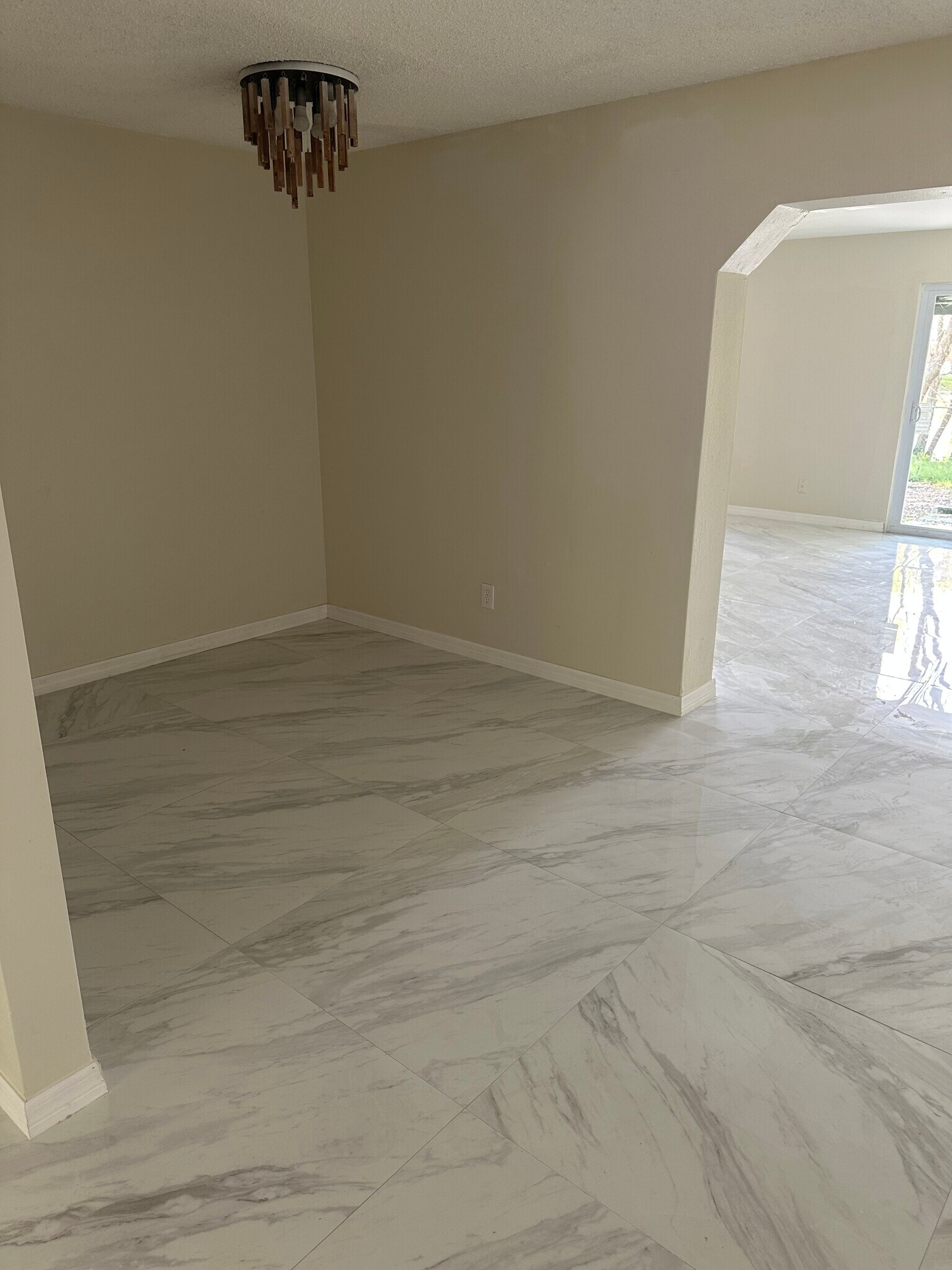 Building Photo - 4909 N Darby Ave