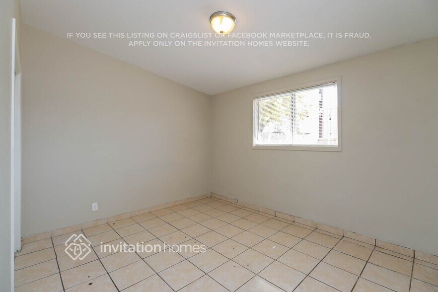 Building Photo - 449 S Stewart