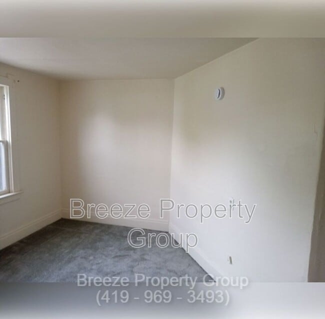 Building Photo - 713 Orchard St