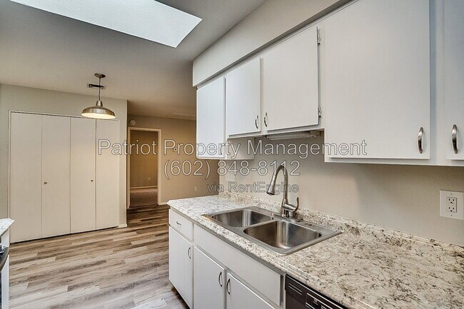 Building Photo - 20420 N 6th Dr