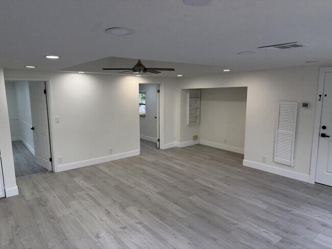Building Photo - 539 Sunset Blvd