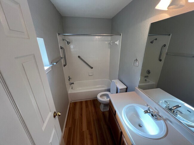 Building Photo - Georgetown 2 Bedroom 2 Bath