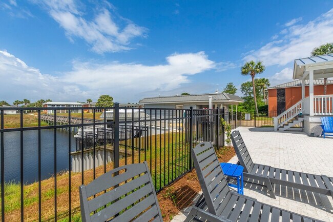 Building Photo - 4000 Gulf Terrace Dr