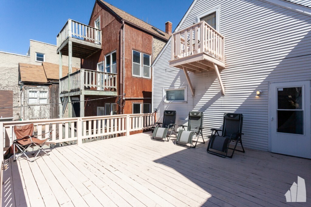 Building Photo - 2440 N Ashland Ave