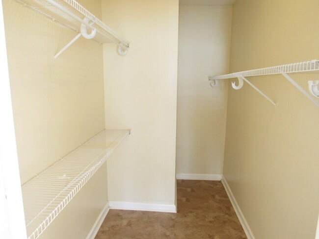 Building Photo - Rivergate area condo with 2 bedrooms, 2 ba...