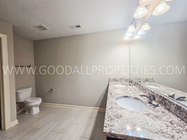 Building Photo - 885 Northview Dr