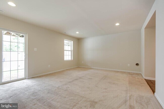 Building Photo - 1022 Linden Dr