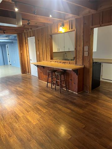 Building Photo - 162 Kent St