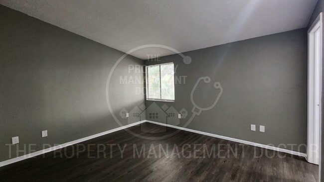 Building Photo - 4BR/2.5BA Tampa Home | Dual Kitchen Areas, Private Bedroom & Fresh Updates