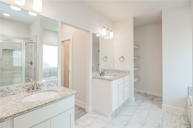 Building Photo - 350 W Kinniburgh Dr