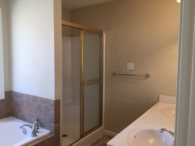 Building Photo - Beautiful Home in West Knoxville