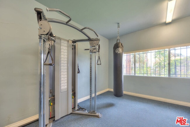 Building Photo - 6708 Hillpark Dr