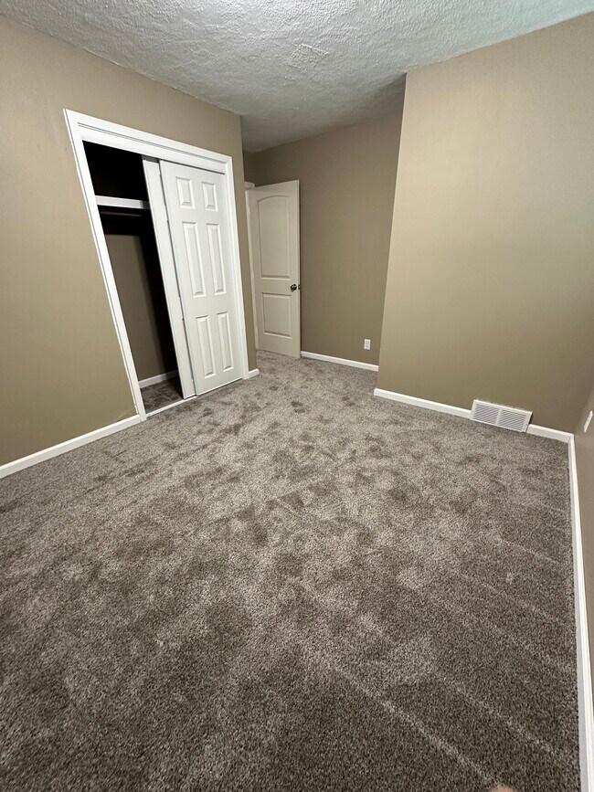 Building Photo - 831 25th Ave N