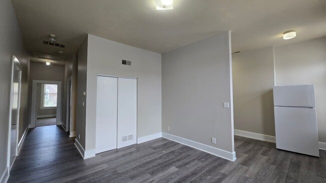 Building Photo - 2131 Staebler St