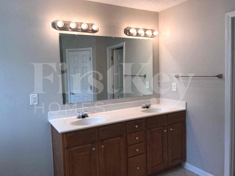 Building Photo - 3955 Medlock Pk Dr