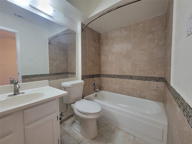 Building Photo - 2705 Riviera Dr