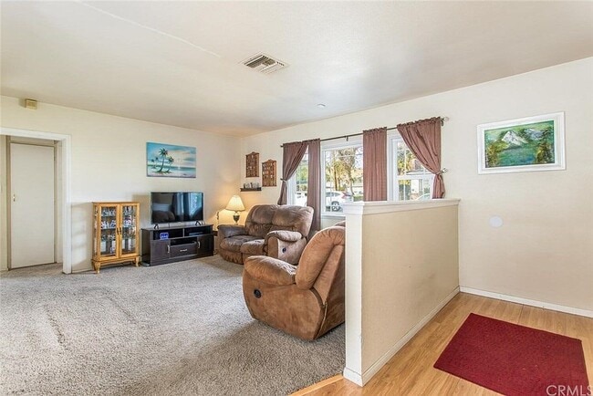 Building Photo - 581 W 29th St