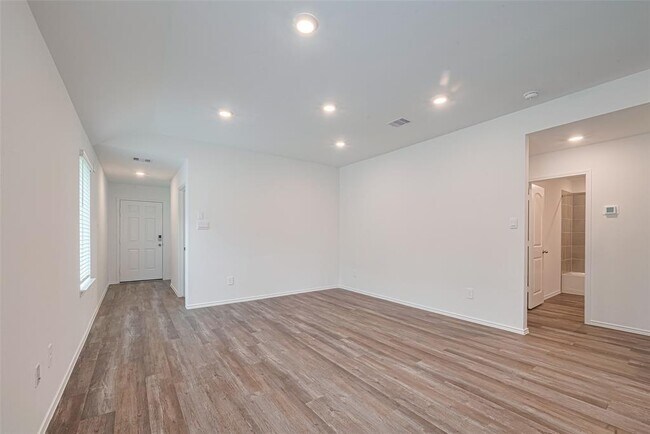 Building Photo - 6018 Alberta Fls Dr
