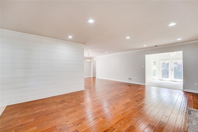 Building Photo - 35 Ashleigh Terrace NE