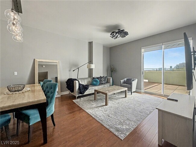 Building Photo - 150 S Las Vegas Blvd