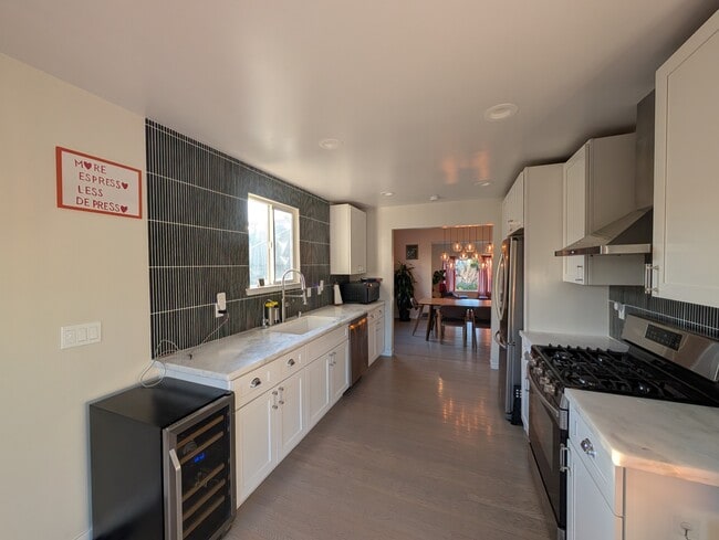 Building Photo - 4532 Reinhardt Dr