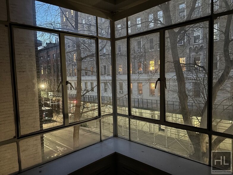 Building Photo - FIFTH AVENUE