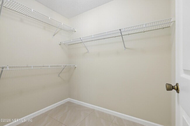 Building Photo - 2070 Thornhill Drive
